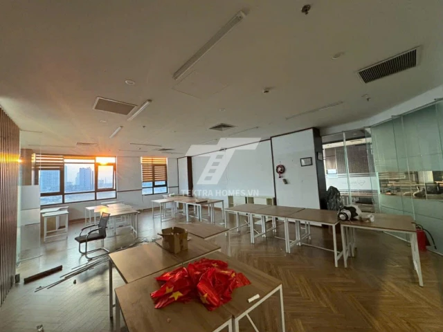 Cho thuê văn phòng chân đế chung cư Roman Plaza