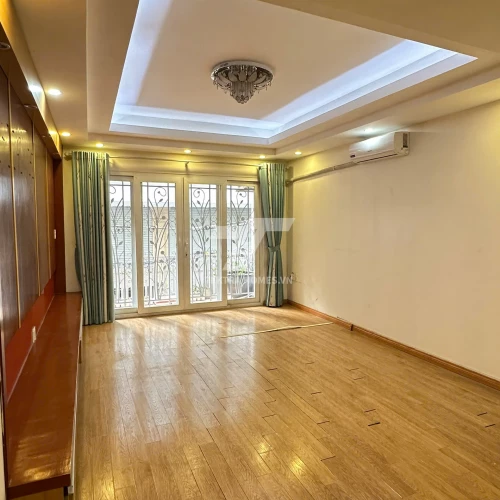 Cho thuê nguyên văn tại phố Đông Me