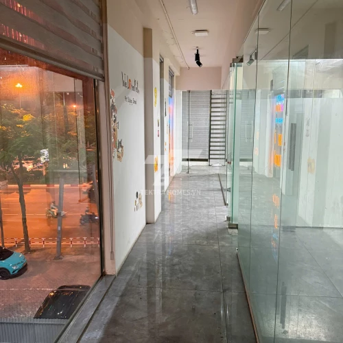 Cho thuê văn phòng mặt đường Võ Chí Công