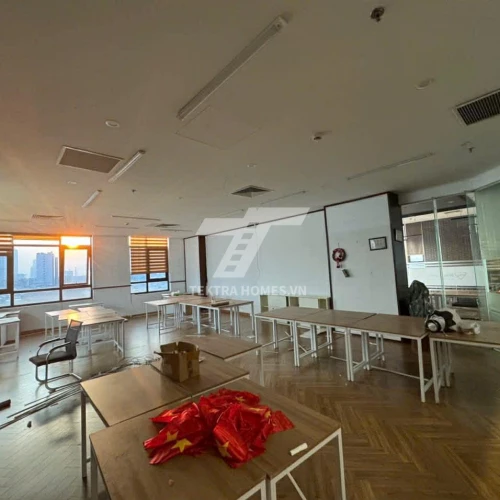Cho thuê văn phòng chân đế chung cư Roman Plaza