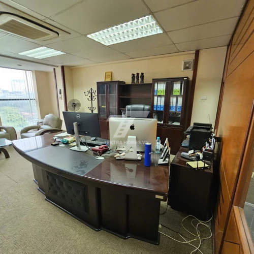 Cho thuê văn phòng giá rẻ mặt đường Kim Mã.